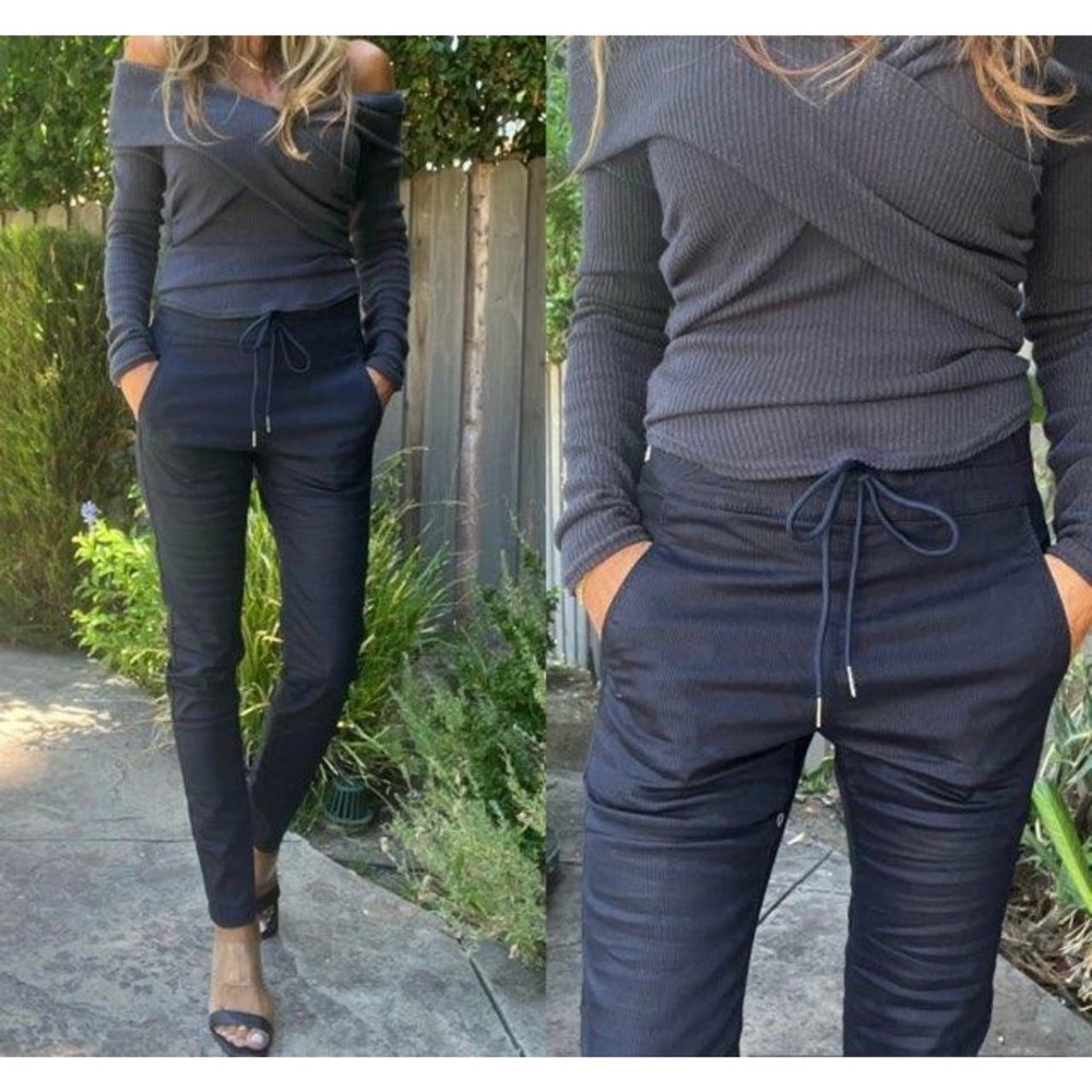 Bevy Flog Shelly drawstring pants in navy.